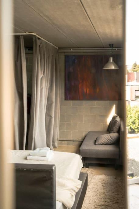 Mari's: Multifunctional Shelter With Big Garden